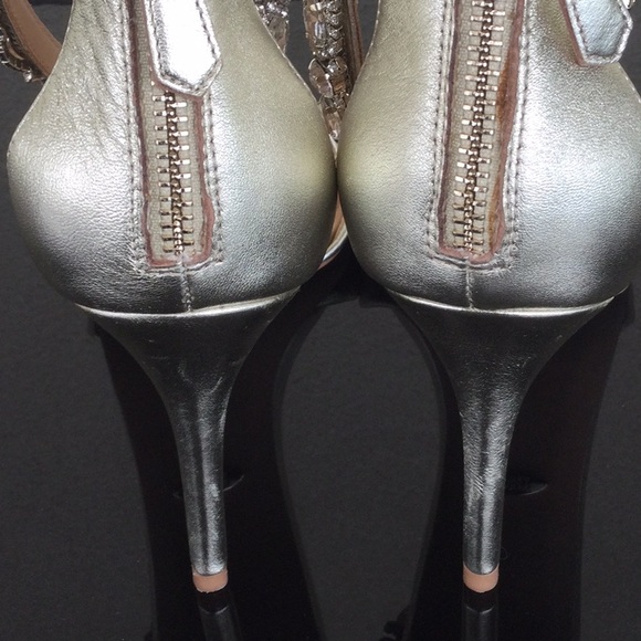 BADGLEY MISCHKA SINDY Gold stiletto sandals.Size 9. - Picture 11 of 12